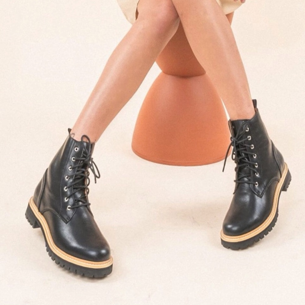 One Left ✨ BRYCEN FAUX LEATHER LACE UP BOOT size 10 - Picture 6 of 17